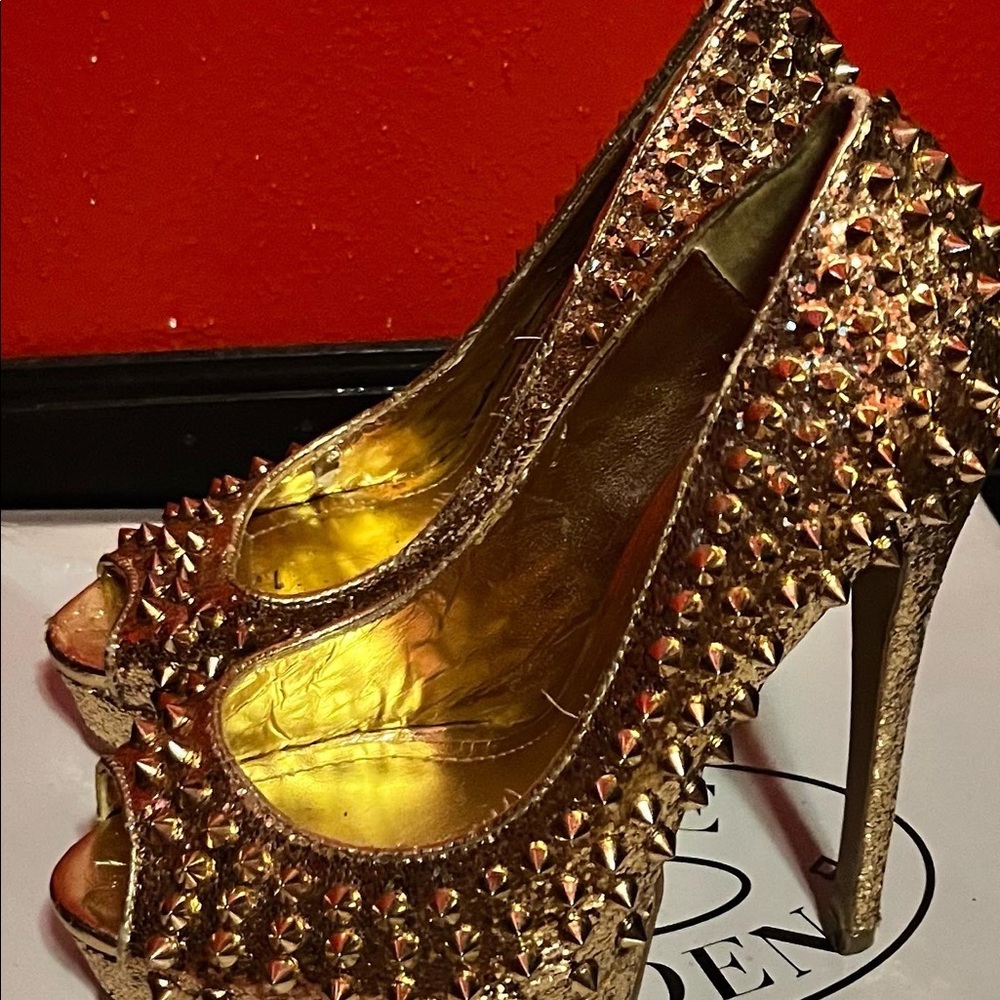 Steve Madden Gold spiked heels size 5.5